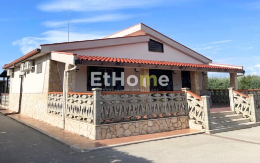 VILLA CON PISCINA – C.da Coda di Volpe