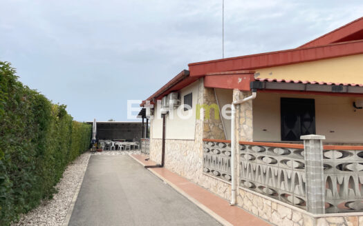 VILLA CON PISCINA – C.da Coda di Volpe