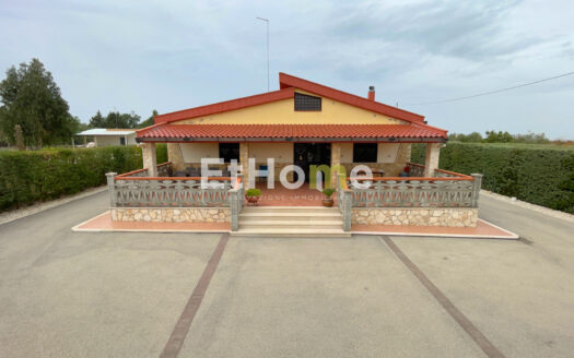 VILLA CON PISCINA – C.da Coda di Volpe