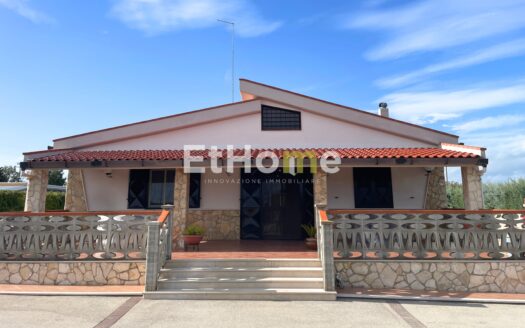 VILLA CON PISCINA – C.da Coda di Volpe