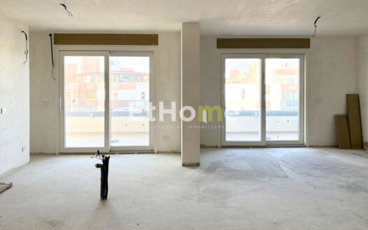 Attico a Trani: Dove il Panorama Diventa Casa