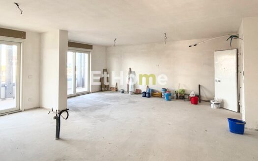 Attico a Trani: Dove il Panorama Diventa Casa