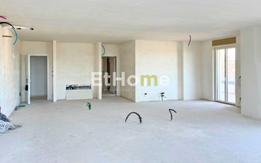 Attico a Trani: Qui, la luce diventa casa.